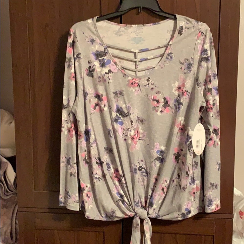 Ladies long sleeve top.